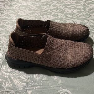 KHOMBU Womens Sneakers Very Light Weight And Comfy Sz 8